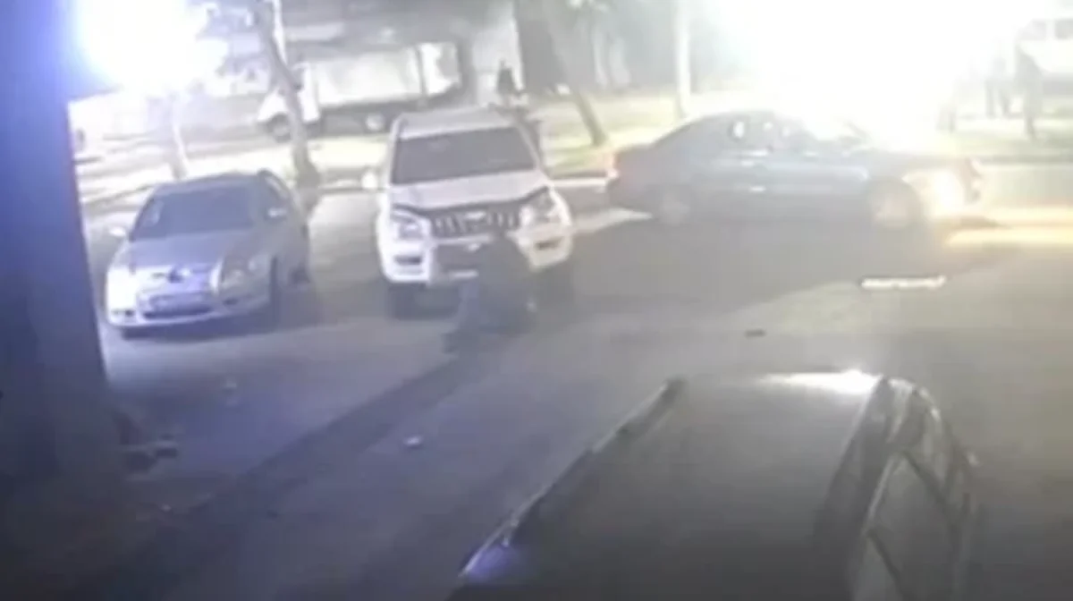 Алматыда ер адам көршісін көлікпен қасақана қағып кеткен