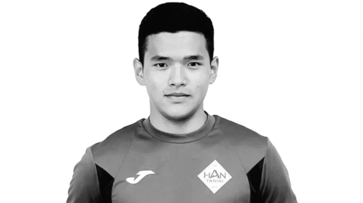 В Алматы во время матча умер 19-летний футболист