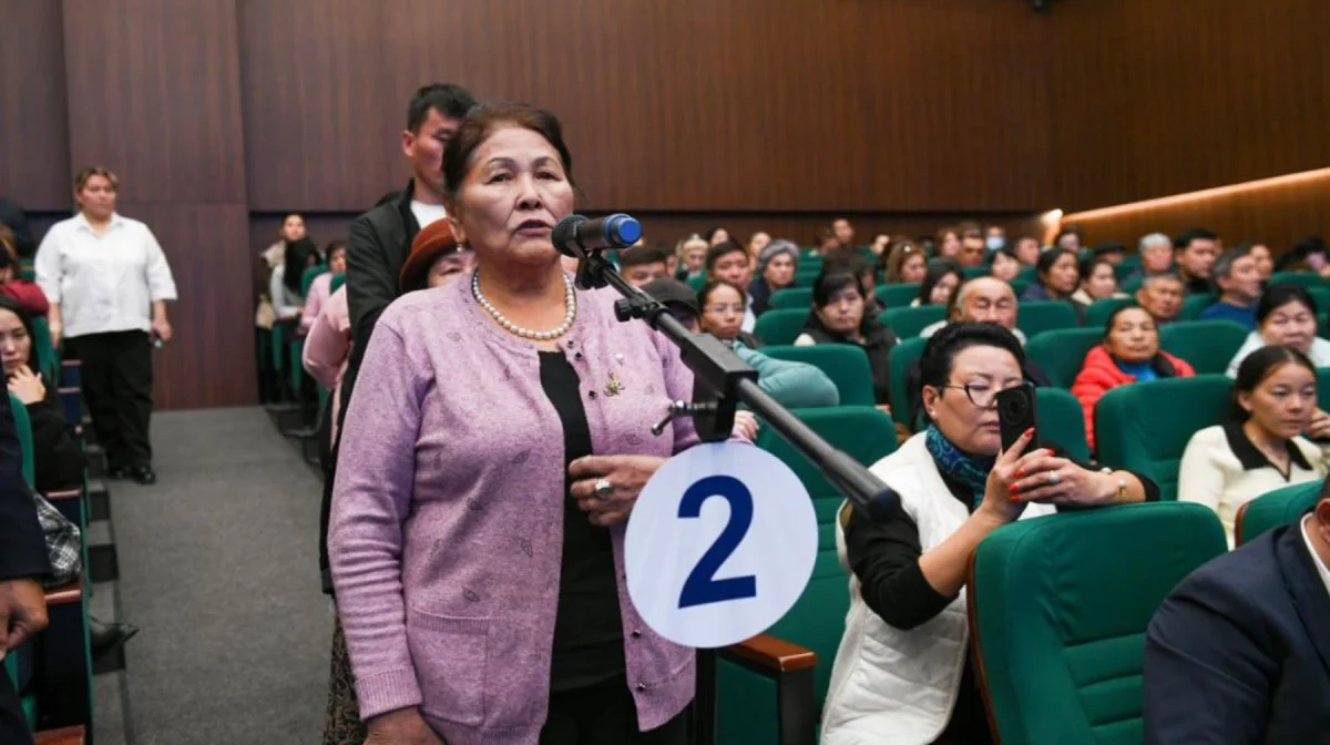 Аким Алматинской области выслушал жителей Илийского района: в приоритете — дороги, школы, медицина