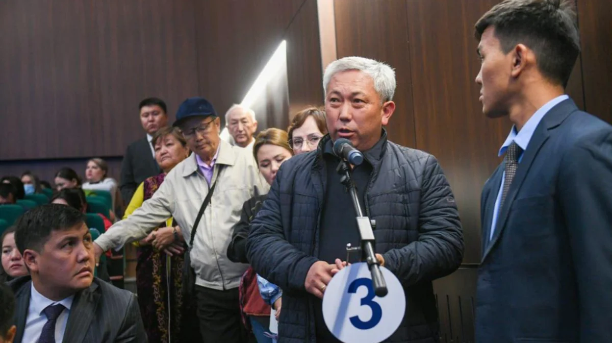 Аким Алматинской области выслушал жителей Илийского района: в приоритете — дороги, школы, медицина