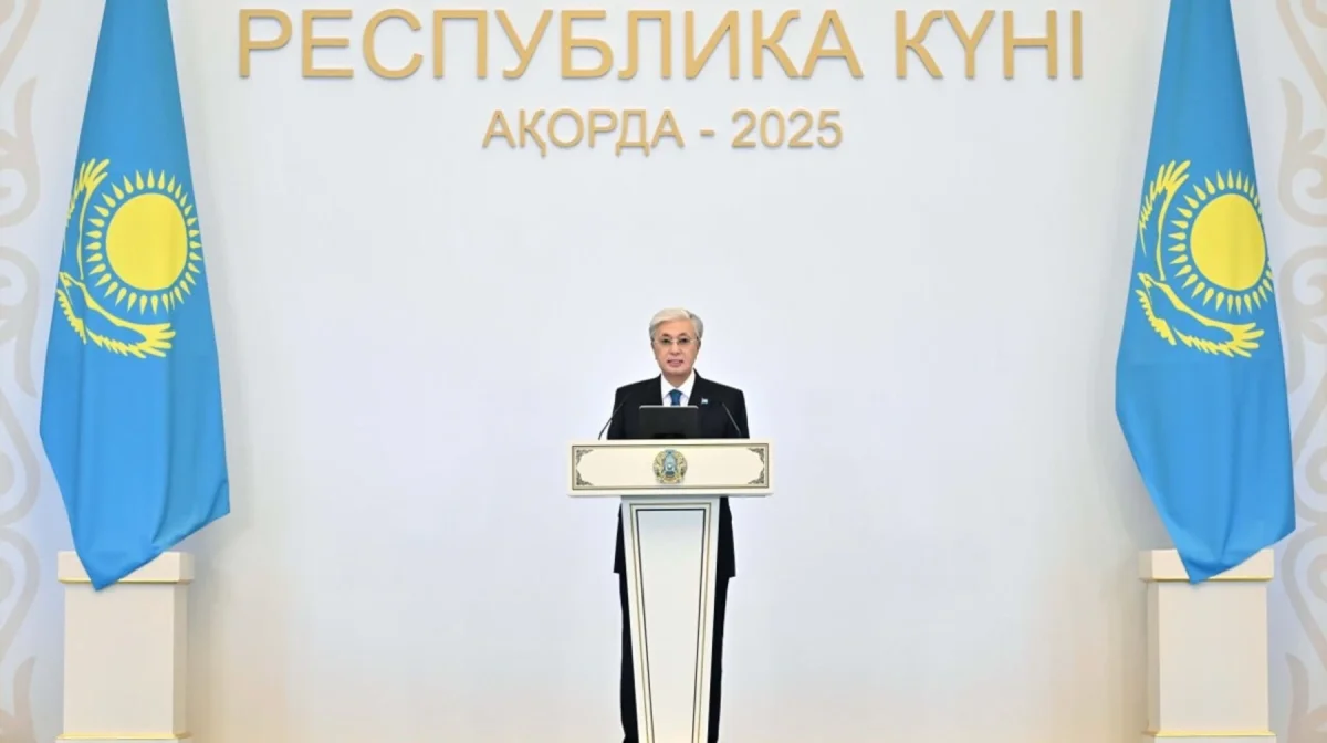 Токаев поздравил казахстанцев с Днем Республики