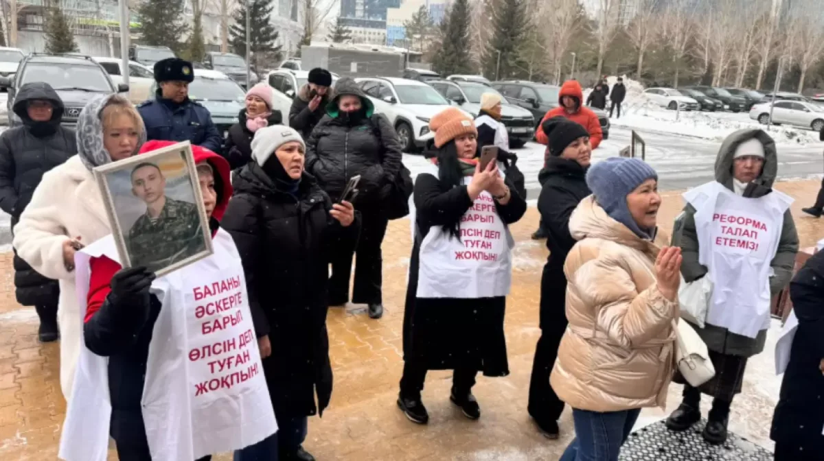 Токаев дал Генпрокурору 12 дней на рассмотрение обращений матерей погибших солдат