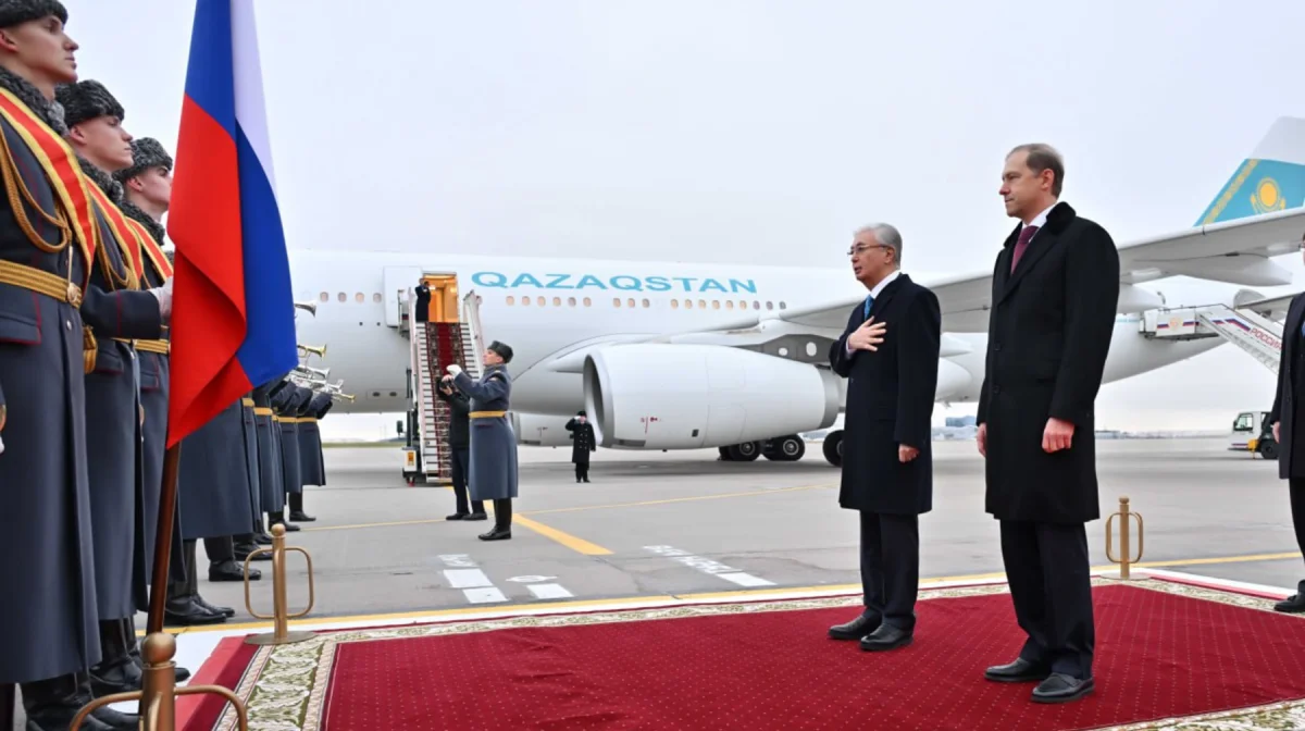 В Москве встречали Токаева с почетным караулом и оркестром