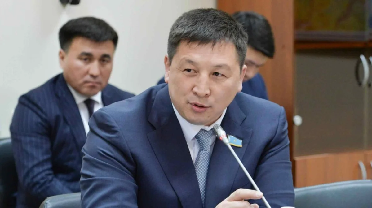 Алматы в пробках: депутат требует продлить Абая и построить новые трассы