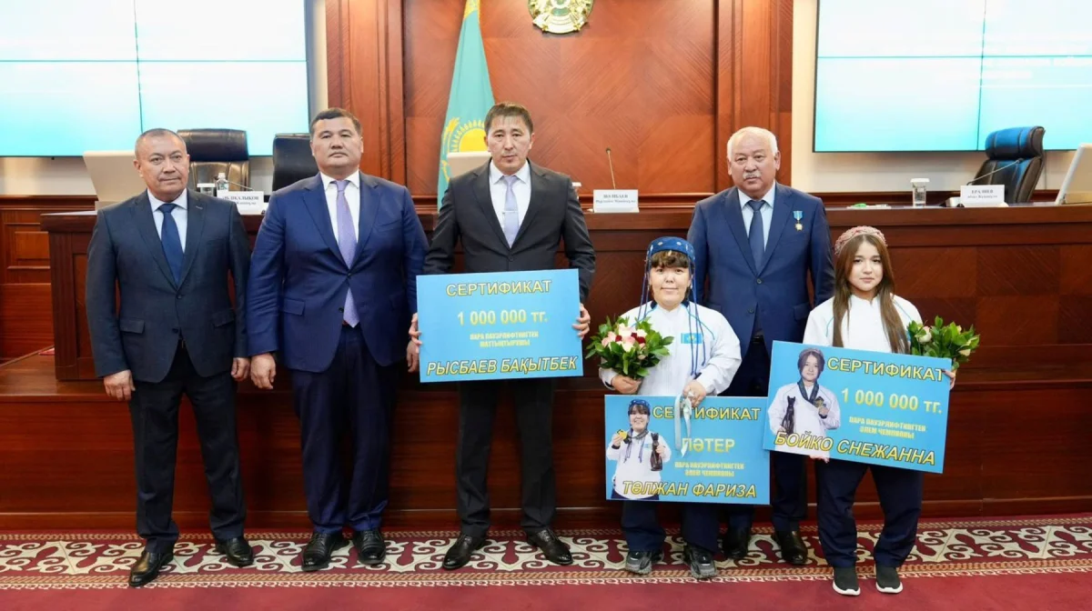 Қызылорда облысының әкімі парапауэрлифтингтен әлем чемпиондарымен кездесті