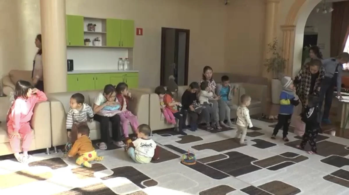 Алматыда тұрмыстық зорлық-зомбылық құрбандарының балаларына полицейлер қолдау көрсетті