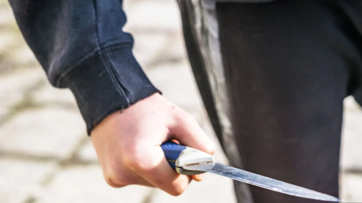 Иностранца ранили ножом на вокзале в Астане