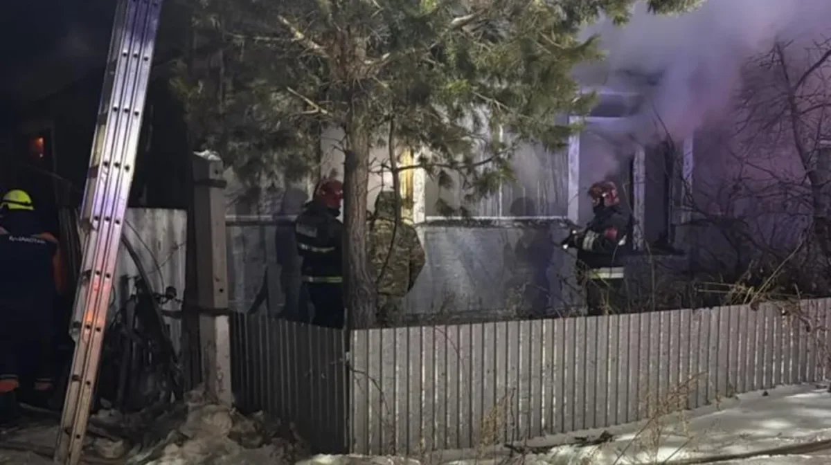 «Баласын үйде жалғыз қалдырып, қонаққа кеткен»: СҚО-да өрт шыққан үйден 5 жасар қыздың денесі табылды