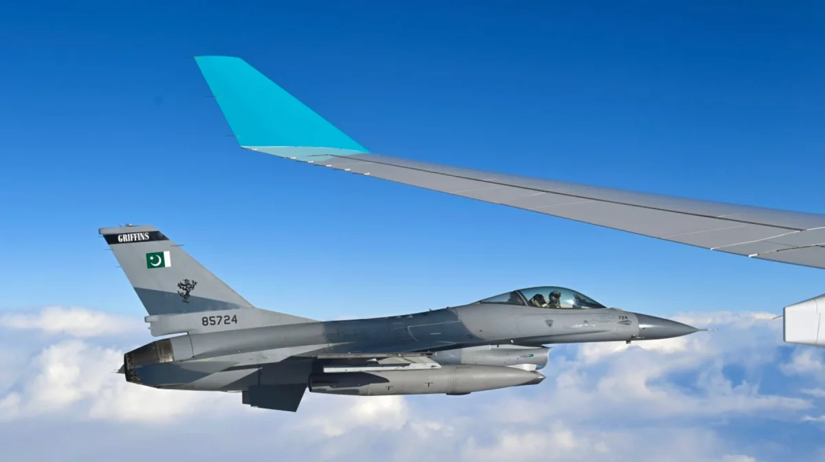 Токаев прибыл в Пакистан: его борт сопровождали истребители