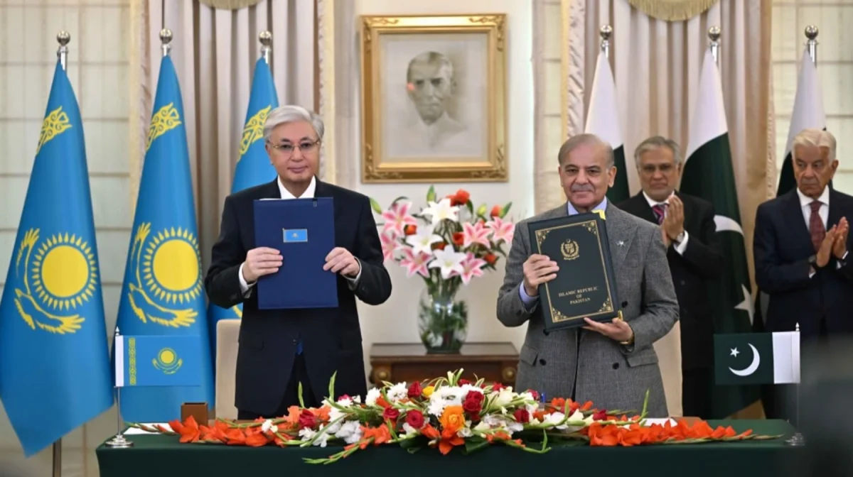 Қасым-Жомарт Тоқаев пен Шахбаз Шариф стратегиялық серіктестік туралы бірлескен декларацияға қол қойды   