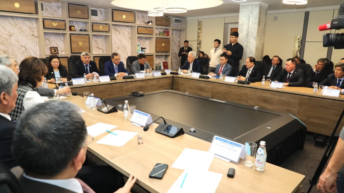 Алматыда ғалымдар мен сарапшылар жаңа Конституция жобасын талқылап, қолдау білдірді