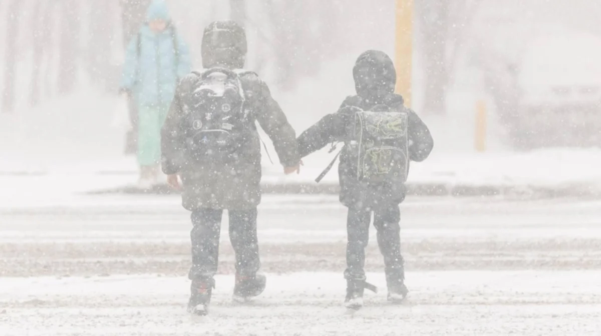 Из-за непогоды школьников Астаны второй смены перевели на дистанционное обучение