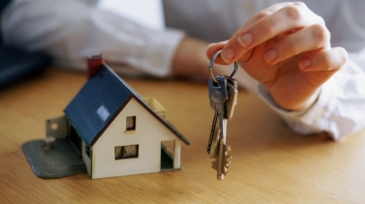 В Казахстане за месяц продажи жилья упали почти вдвое