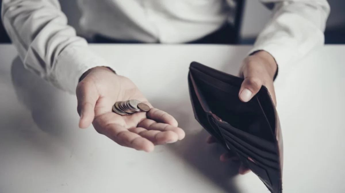 Казахстанцы беднеют: почти 60% бюджета уходит на еду