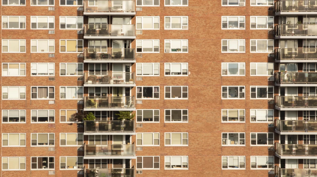 В Алматы обнаружена «резиновая» квартира с 44 жильцами