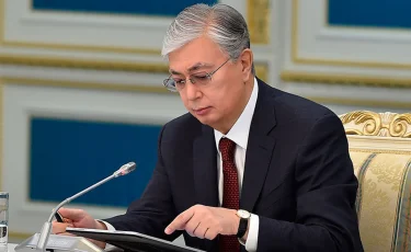 Рабочие, учителя, спасатели и ученые: Токаев наградил ряд казахстанцев