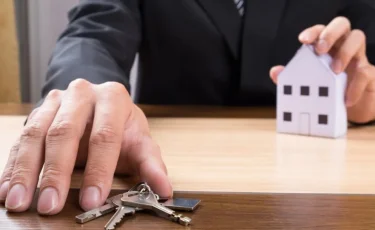 Сколько казахстанцев получили от государства безвозмездно 4,2 млн тенге на покупку жилья?