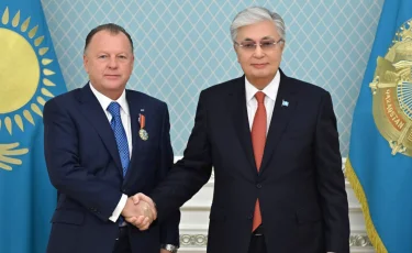 Токаев наградил орденом президента Международной федерации дзюдо