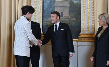 Димаш Құдайберген Елисей сарайында ән шырқады