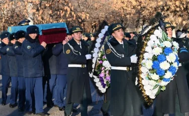 В Актобе простились с летчиком Батыром Уразымбетовым