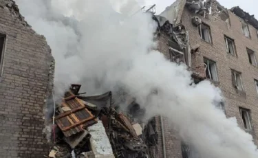 Украина: Кривой Рогта тұрғын үйге ресейлік зымыран түсіп, үш бала мерт болған