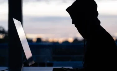 Интернет алаяқтықпен айналысқан киберқылмыстық топ ұсталды