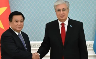 Президент Вьетнам Компартиясы Орталық комитеті Саяси бюросының мүшесі Нгуен Суан Тхангты қабылдады