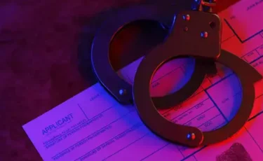 Жүрген қызын көшеде сүйреген жігіт жазадан құтылып кетті