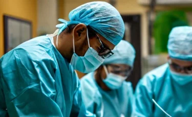 Из-за ошибки хирурга казахстанцу ампутировали ногу