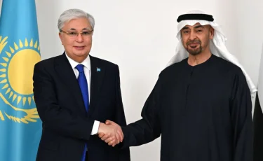 Тоқаев БАӘ президентімен кездесті