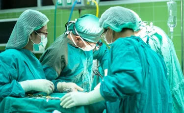 Астанчанин перерезал горло родственникам: подробности о состоянии пострадавших