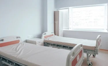 Освобожденная заложница выписана из больницы в Актобе