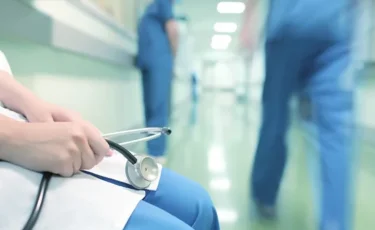 Родители маленького пациента устроили погром в больнице Кокшетау