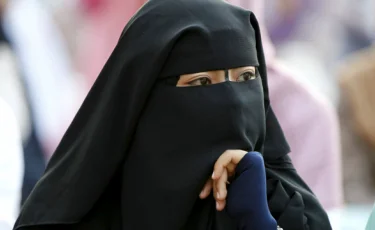 Кыргызстанкам запретили носить никабы в общественных местах