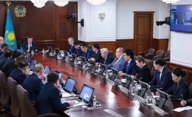 Бектенов обсудил с экспертами вопросы развития экономики страны