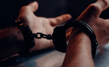 Ресейде қазақстандықтарды 32 млн теңгеге алдаған алаяқ ұсталды