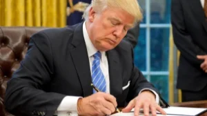 Трамп трансгендер спортшыларды әйелдер жарыстарына қатысуға тыйым салды