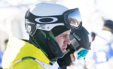 Казахстанец завоевал серебро этапа Кубка мира по фристайл-могулу