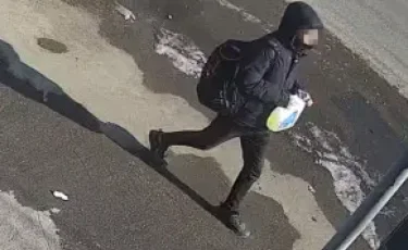 «Үйде балалар болған»: Алматыда белгісіз біреу үйді өртеп жіберген