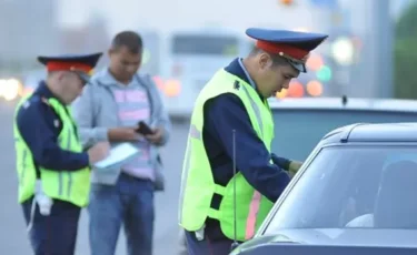 Отправлять на пересдачу и лишать прав водителей за частое нарушение ПДД предложили в Казахстане