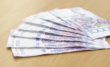 Казахстанцы отказываются от наличных денег