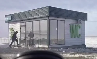 Туалет за 20 млн тенге посреди степи до сих пор не работает в области Абай