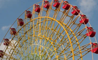 Доска позора по-астанински: Лица вандалов покажут на колесе обозрения