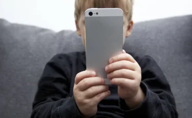 Балаларды қорғау ма, бақылау ма? Қазақстанда арнайы SIM-карталар енгізілмек