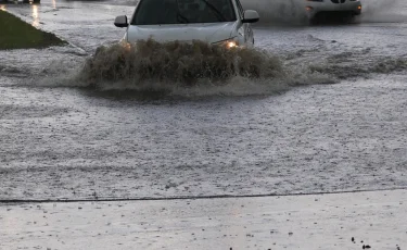 Участок трассы затопило в Павлодарской области