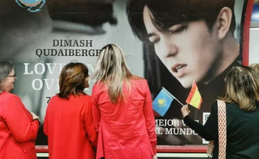 В Мадриде установлен билборд в честь новой песни Димаша Кудайбергена