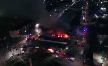 Жаңаөзенде ірі сауда орталығы өртенді