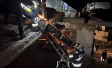 Жетісу облысында жасөспірімді бетон қабырға басып қалды (ВИДЕО)