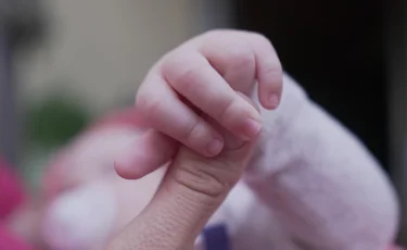 Волна беби-бума откатилась: рождаемость в Казахстане падает