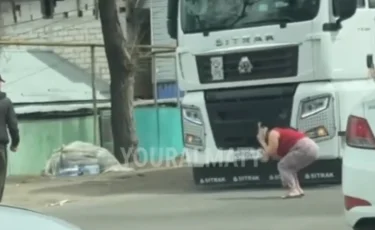 Алматыда жүк көлігі оқушыны басып кетті